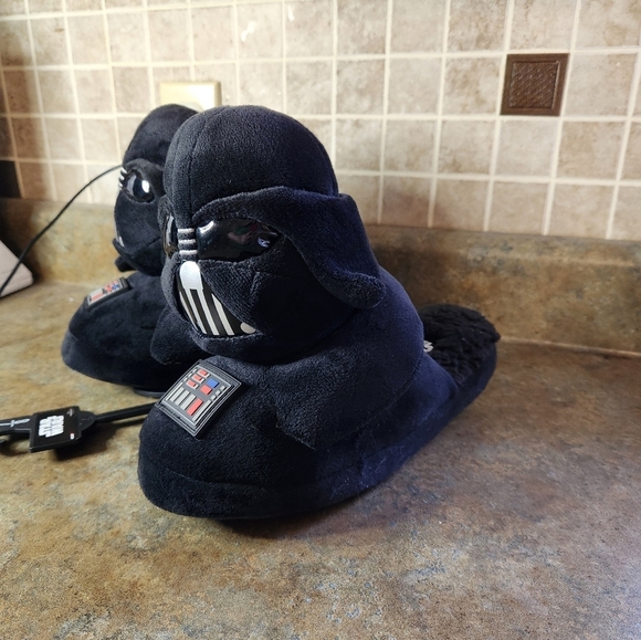 Star Wars Size 7/8 NWT Slippers Dart Vader Ground Up - Picture 5 of 12
